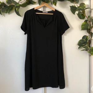 Lush Black Split Neck Crepe Shift Dress Size Large